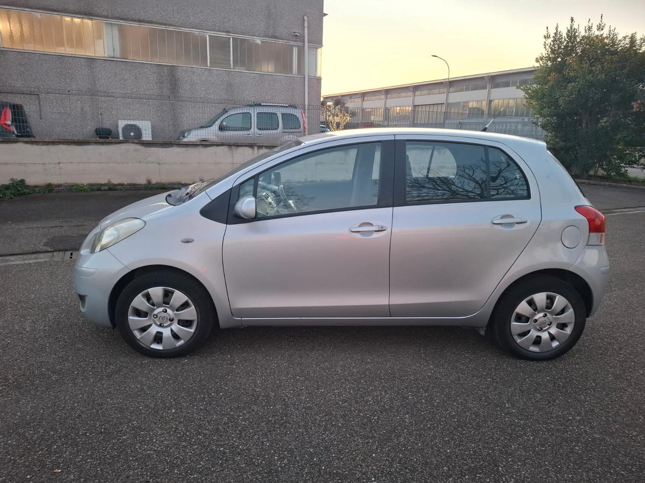 Toyota Yaris 1.0 5 porte SOLAMENTE 104.000 KM