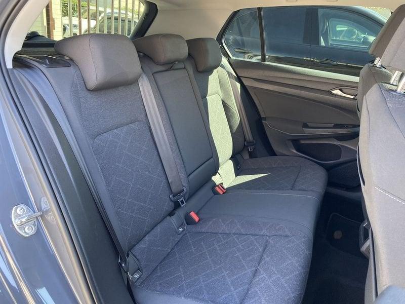 Volkswagen Golf 8 Life 2.0 TDI 116CV