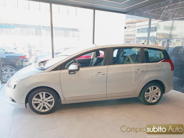 PEUGEOT 5008 1.6 HDi 7 POSTI