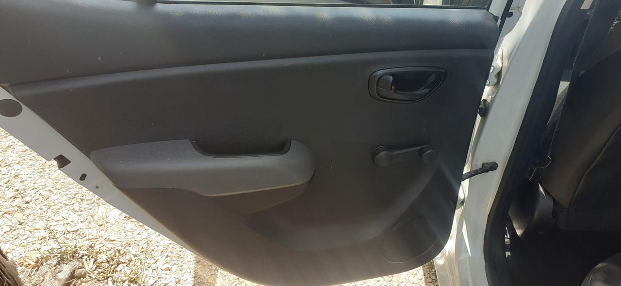 Hyundai i10 2011 - 1.1 benzina Lb automobili