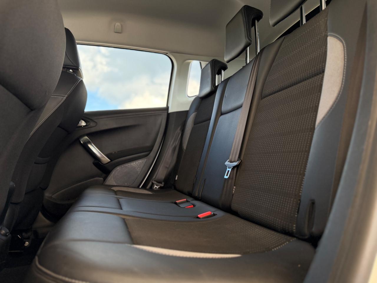 Peugeot 2008 BlueHDi 100 Allure FULL