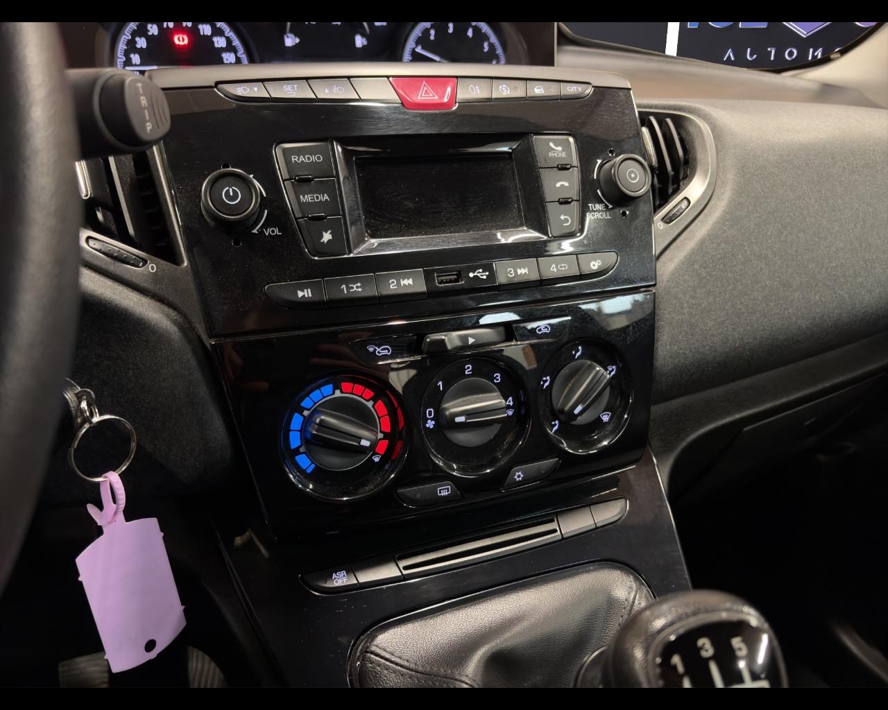 LANCIA Ypsilon 1.0 FireFly 5 porte S&S Hybrid Silver