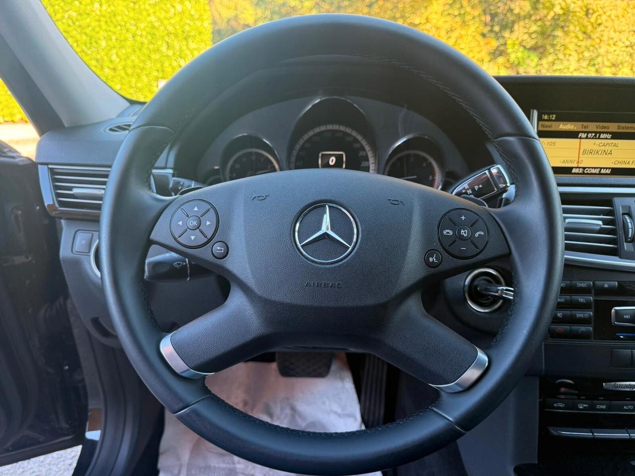 Mercedes-benz E 220 CDI BlueEFFICIENCY Avantgarde