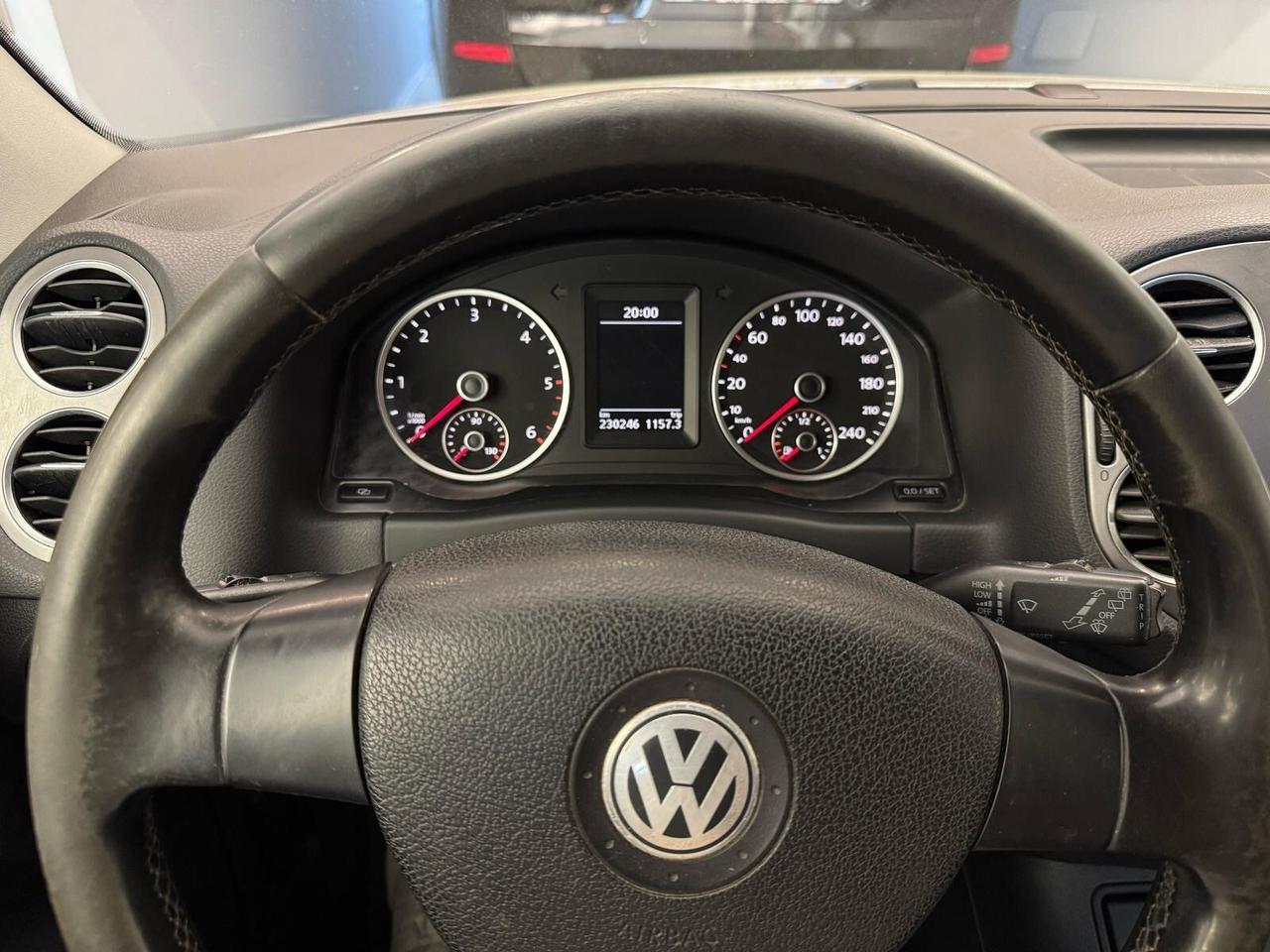 Volkswagen Tiguan 2.0 TDI DPF 4MOTION tiptronic Track & Avenue