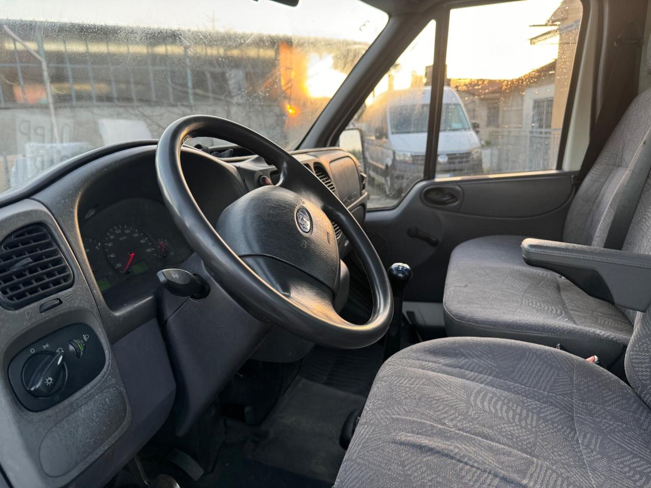 Ford Transit cassone fisso