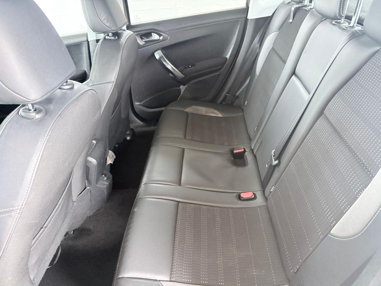 Peugeot 2008 BlueHDi 100 Black Matt