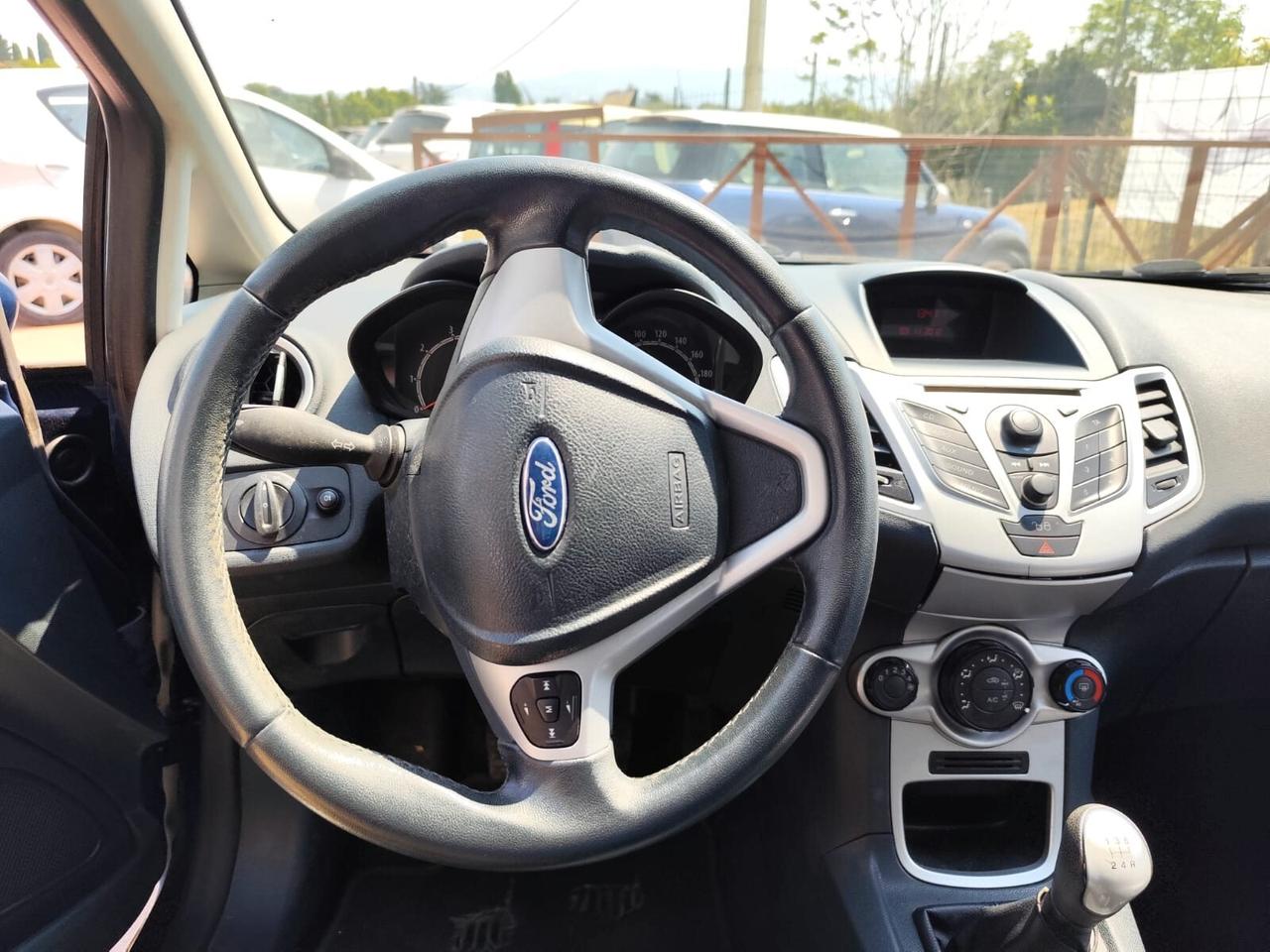 Ford Fiesta 5p Titanium