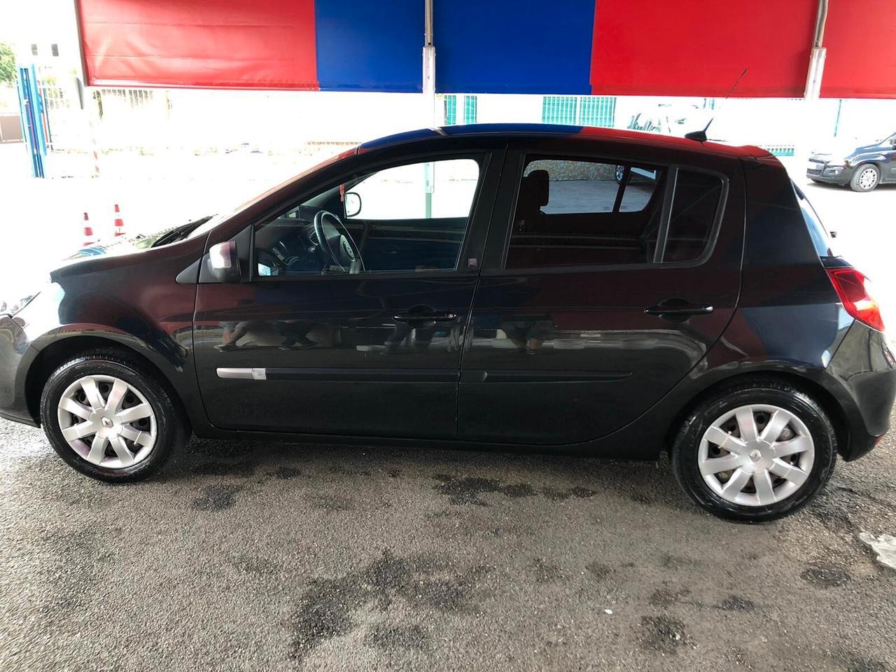 Renault Clio 1.2 16V 5 porte GPL per NEOPATENTATI