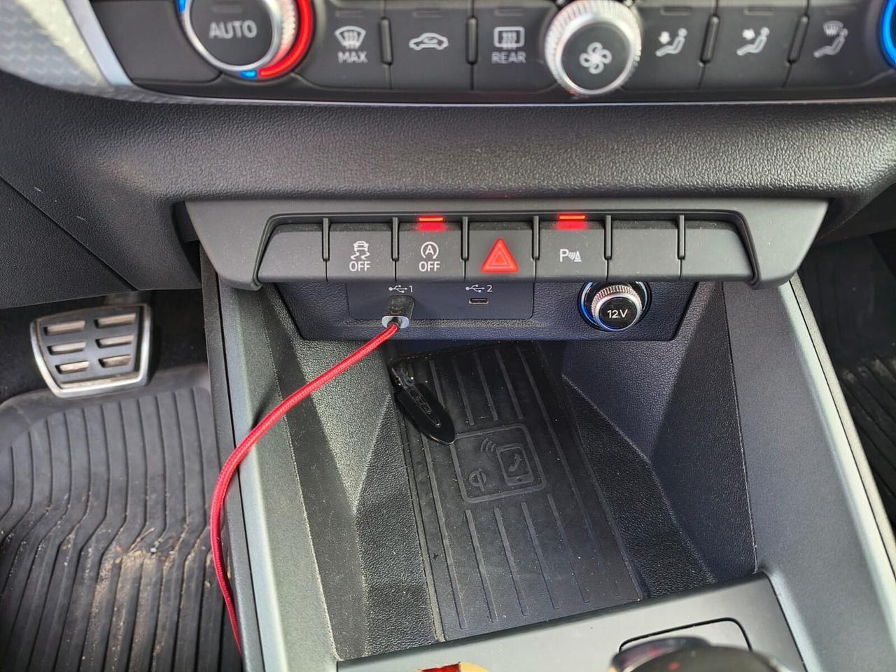 Audi A1 citycarver 30 TFSI S tronic Identity Contrast