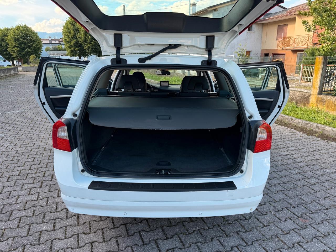 Volvo V70 D3 2.0d Summum FULL EURO5