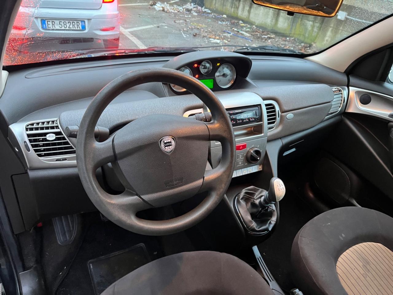 Lancia Ypsilon 1.2 benzina 2007 145.000 km neopatentati