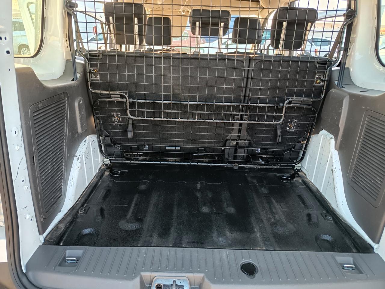 Ford transit connect 1,5 diesel 6 marce autocarro 5 posti 2022