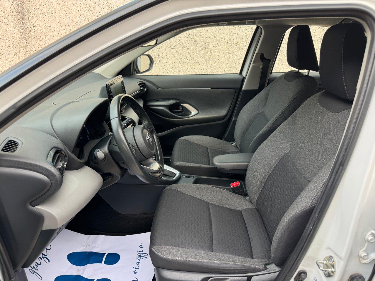 Toyota Yaris Cross 1.5h Business awd-i 116cv e-cvt NAVI