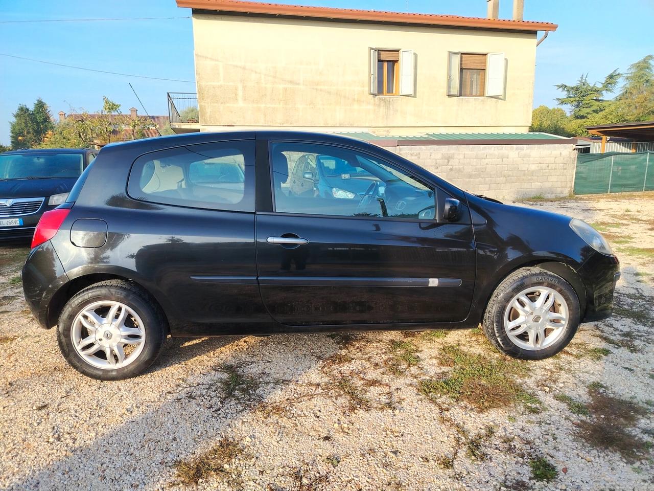 Renault Clio 1.2 16V 3 porte Luxe