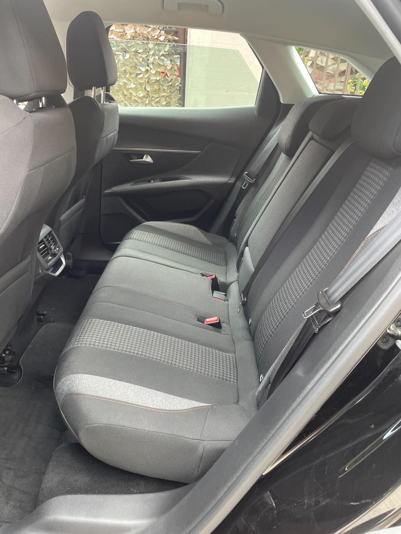 Peugeot 3008 BlueHDi 130 S&S EAT8 Allure