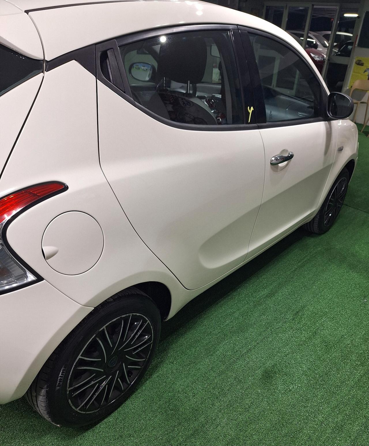 Lancia Ypsilon 1.2 69 CV 5 porte 2015