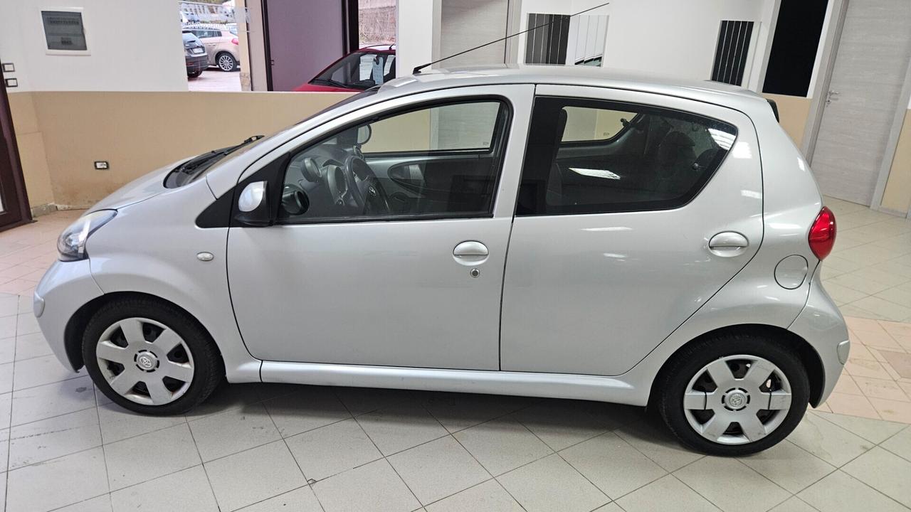 Toyota Aygo 1.0 12V VVT-i 5 porte Sol