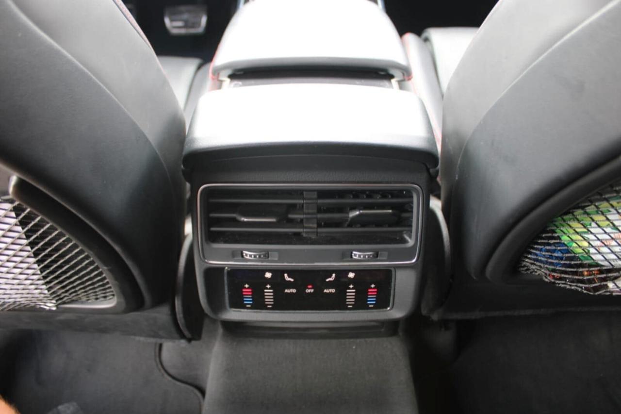 Audi Q8 RS TFSI V8 quattro tiptronic