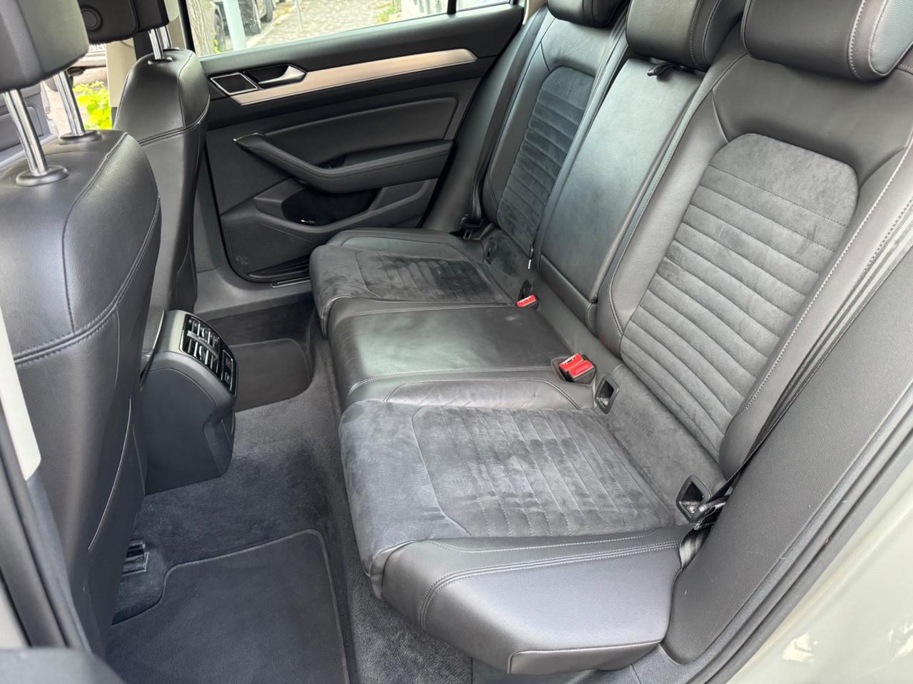 Volkswagen Passat Variant 2.0 TDI DSG Highline BlueMotion Technology