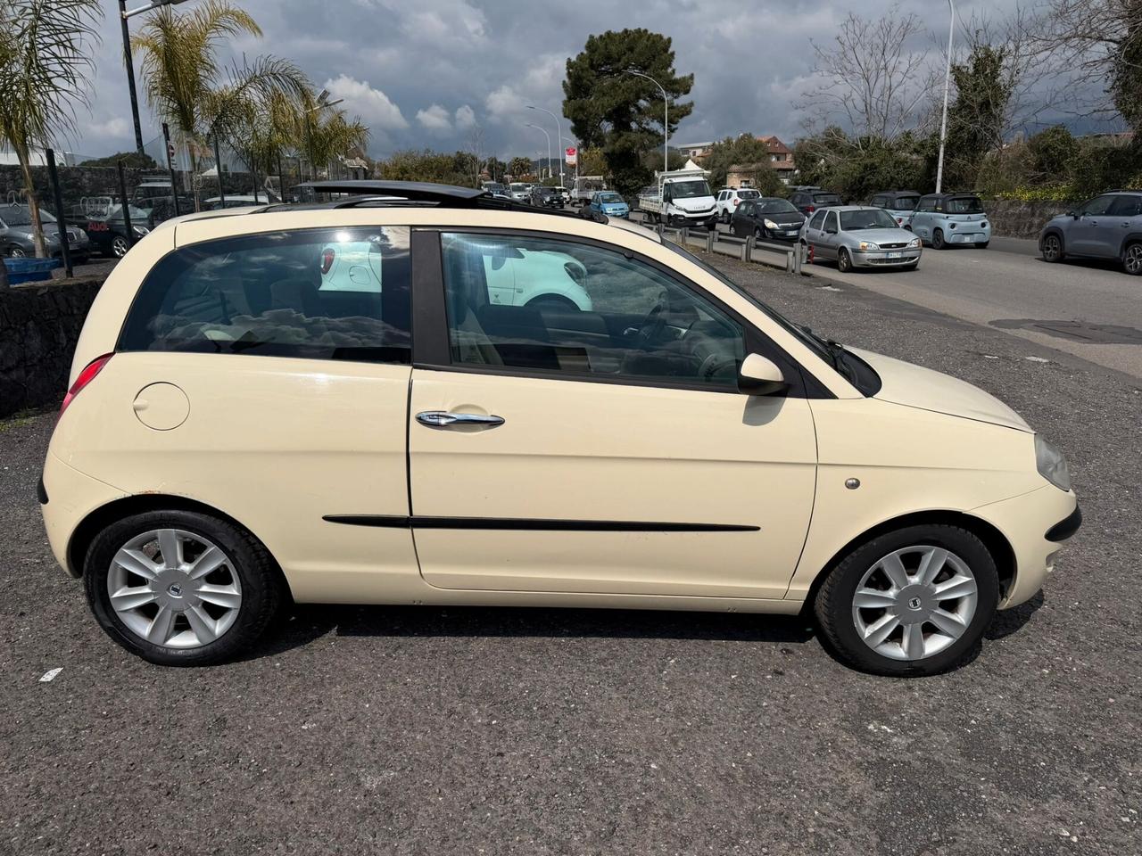 Lancia Ypsilon 1.2 16V Oro
