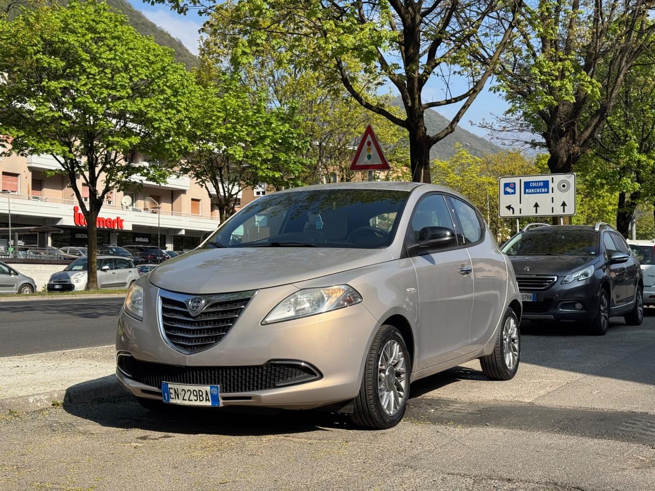 Lancia Ypsilon 1.2 69 CV 5 porte OK NEOPATENTATI
