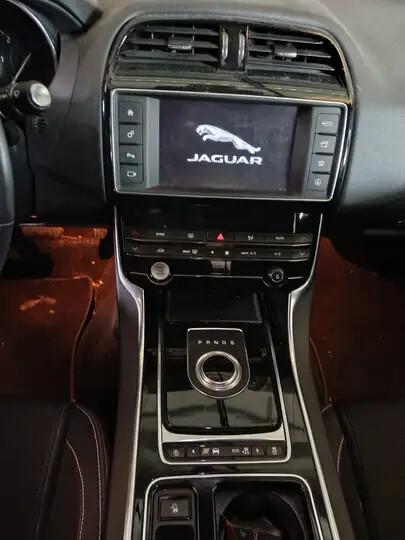 Jaguar XE 2.0 D 180 CV AWD aut. Portfolio