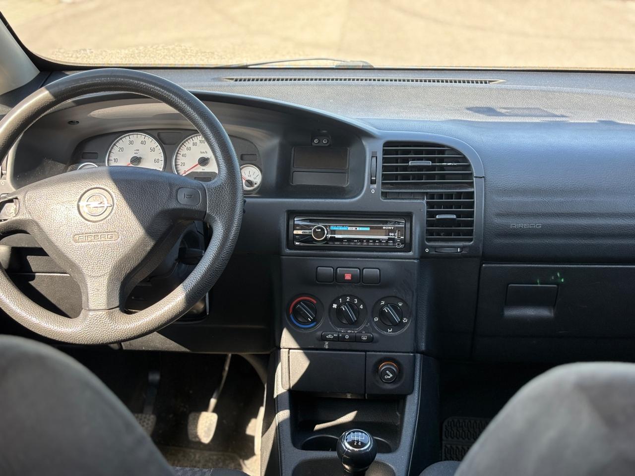 Opel Zafira 1.6 16V cat Elegance