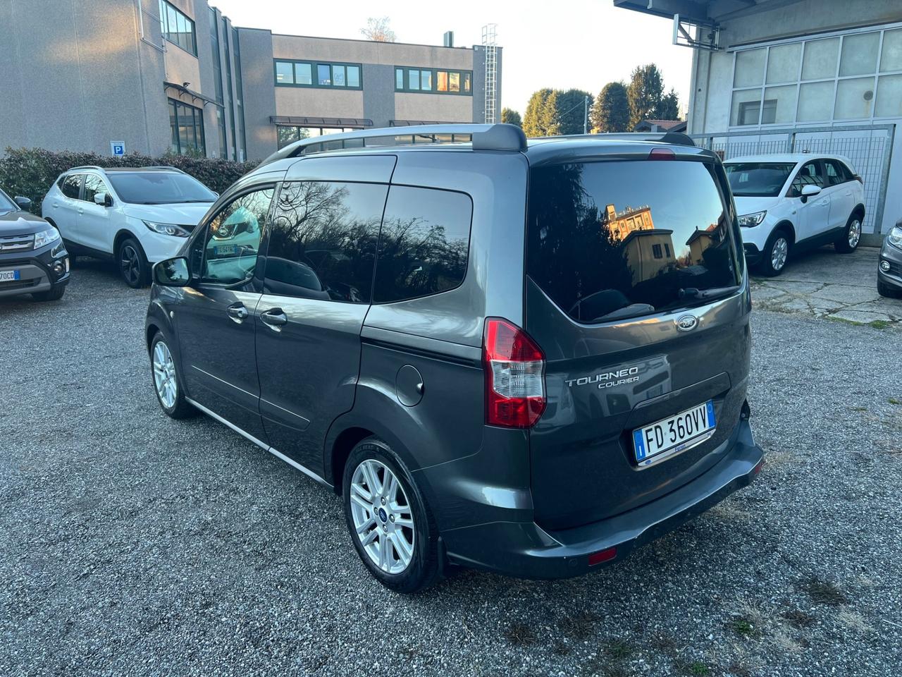 Ford Tourneo Courier 1.5 TDCI 95 CV Titanium