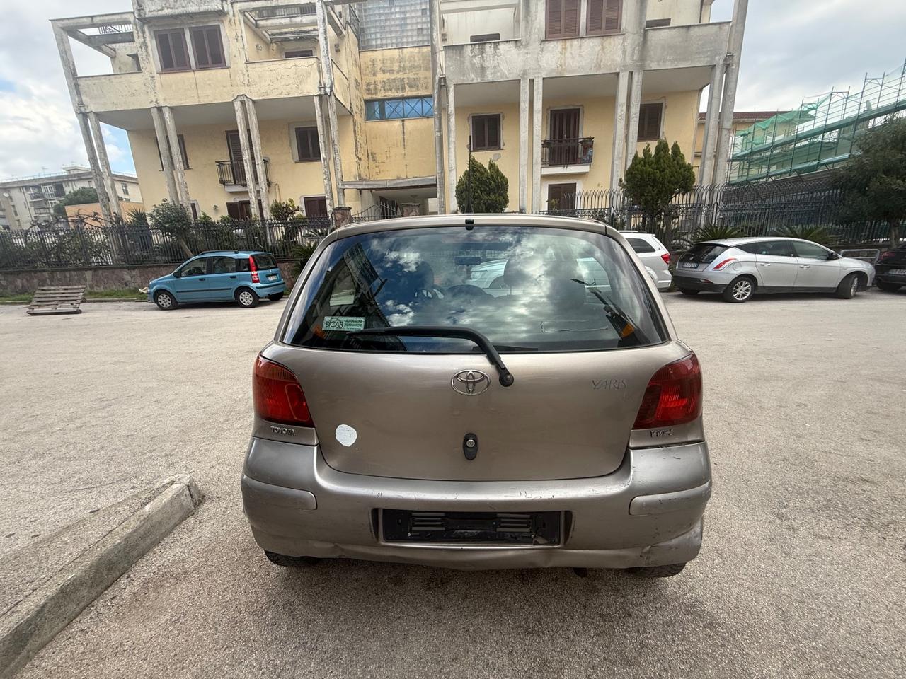 Toyota Yaris 1.0i 16V cat 5 porte Sol