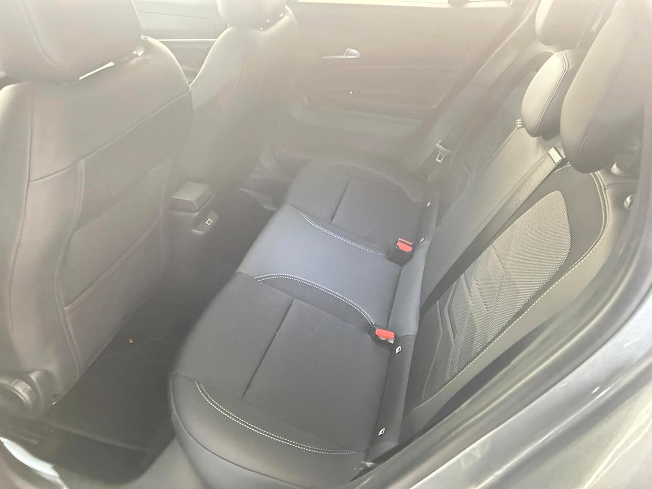 Jeep Avenger 1.2 Turbo 110 CV MHEV Summit