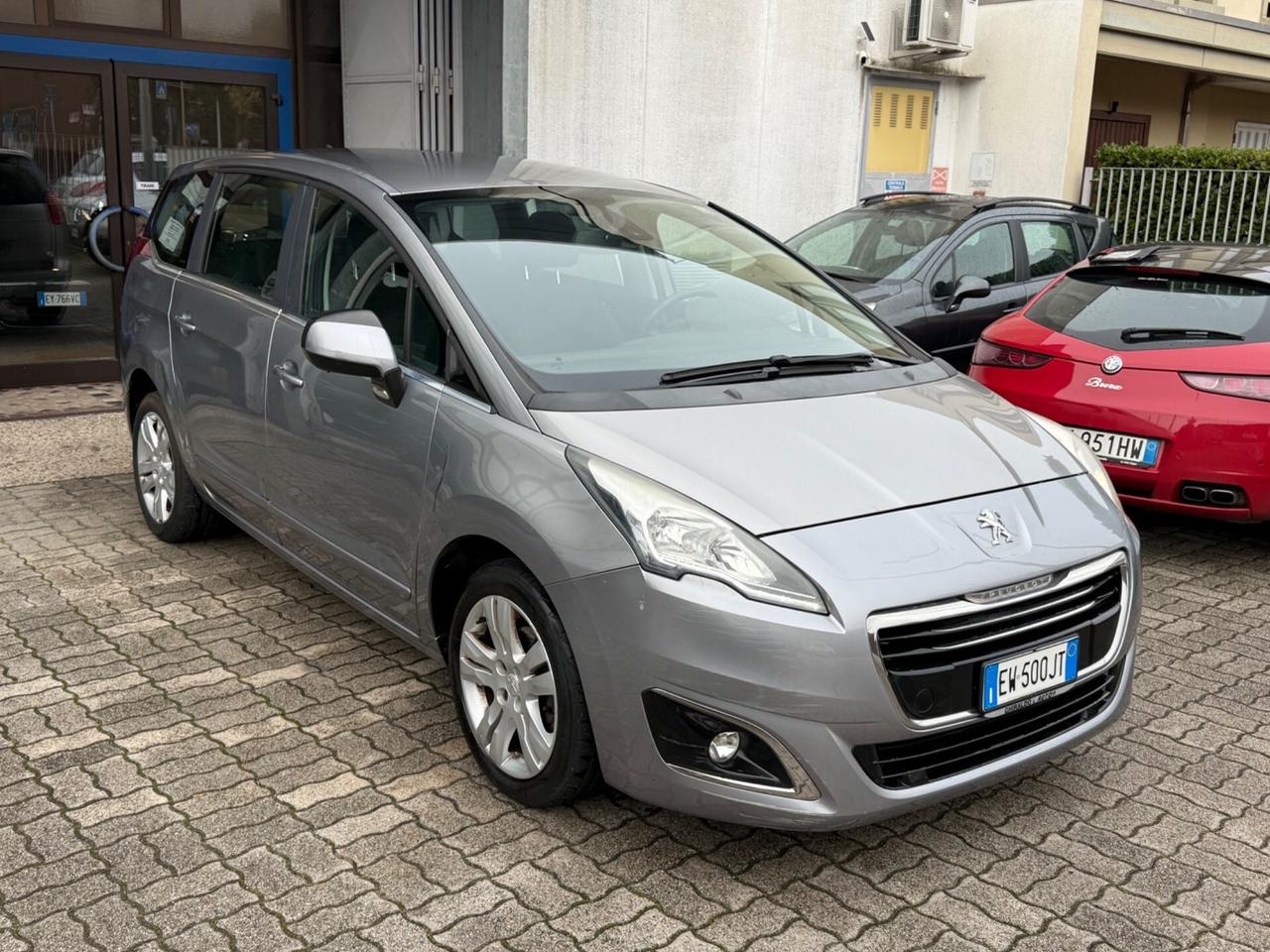 Peugeot 5008 NEOPATENTATI 1.6 HDi 115CV 7 POSTI