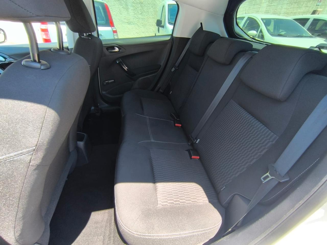 Peugeot 208 1.4 HDi 68 CV Active 2015