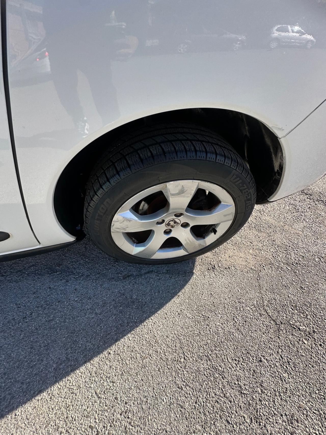 Peugeot 3008 1.6 HDi 115CV Business