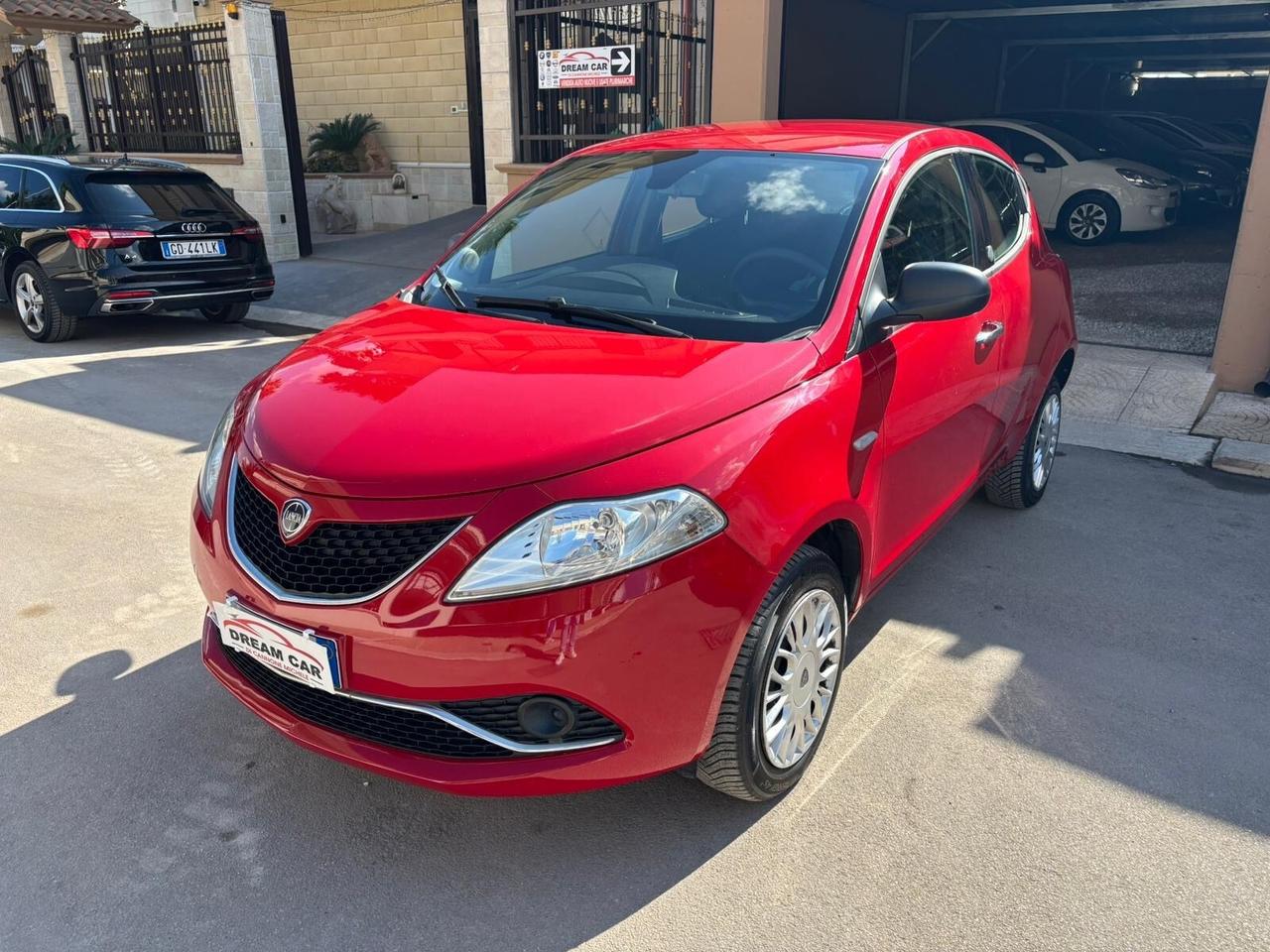 Lancia Ypsilon 0.9 TwinAir 85 CV 5 porte Metano Ecochic Platinum