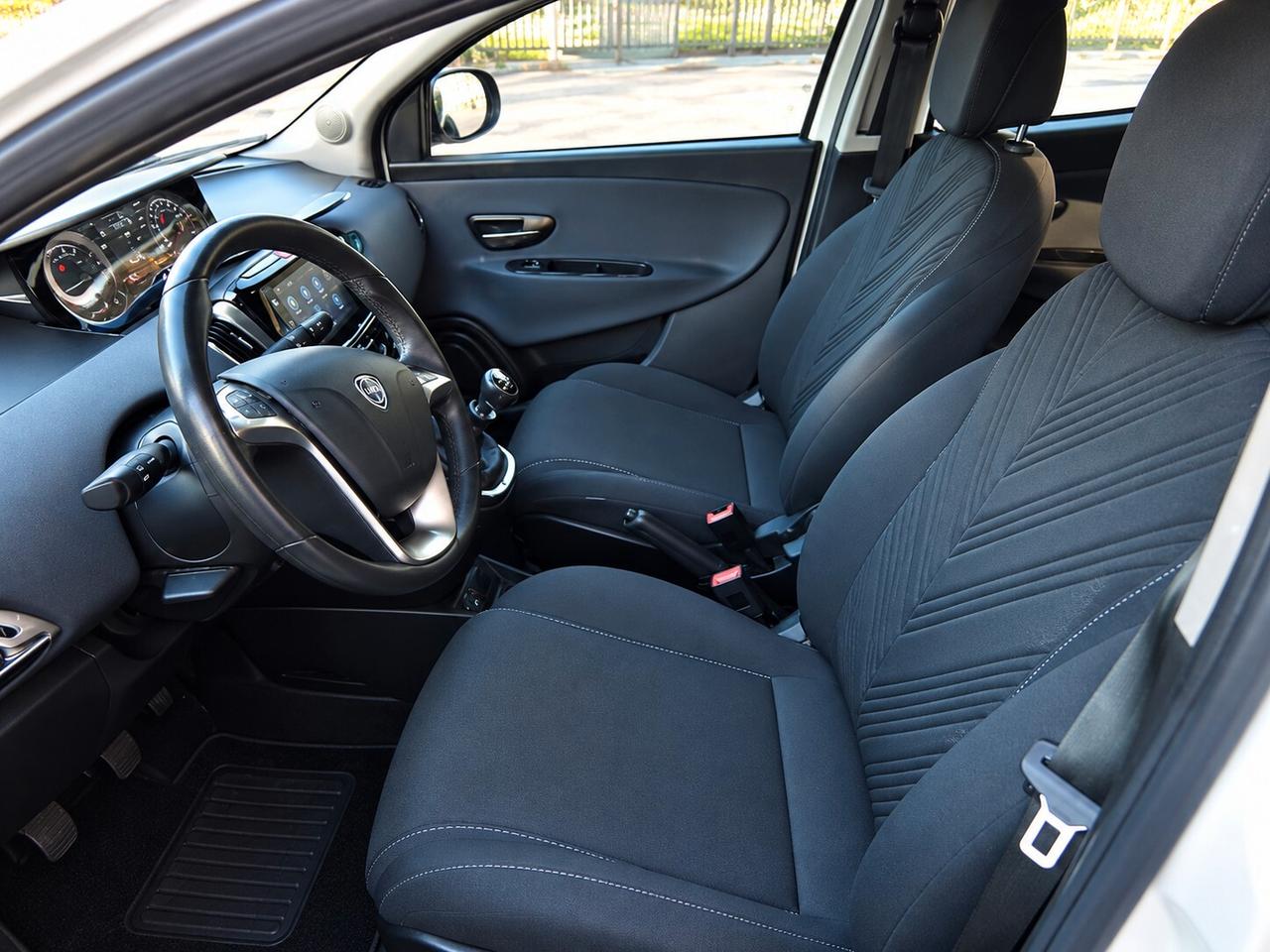 Lancia Ypsilon 1.0 FireFly 5 porte S&S Hybrid Ecochic Gold