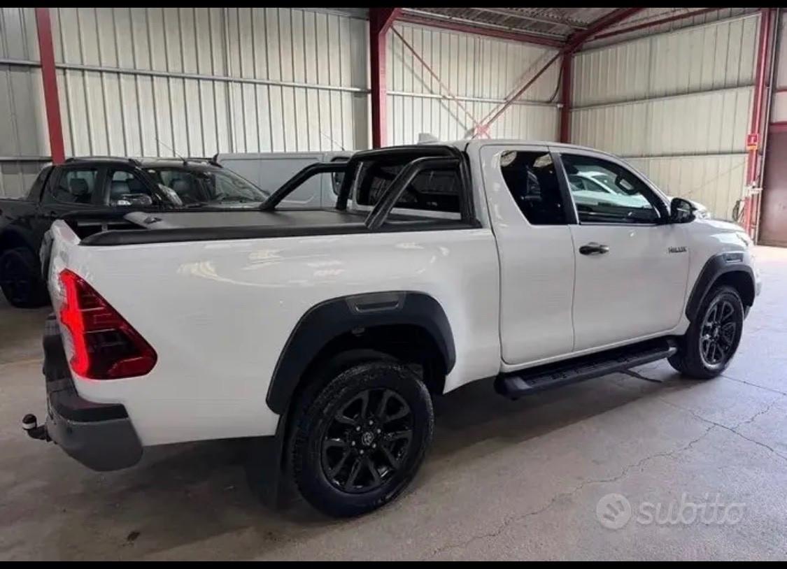 Toyota Hilux 2.8 D-4D A/T 4WD 4 porte Double Cab GR SPORT