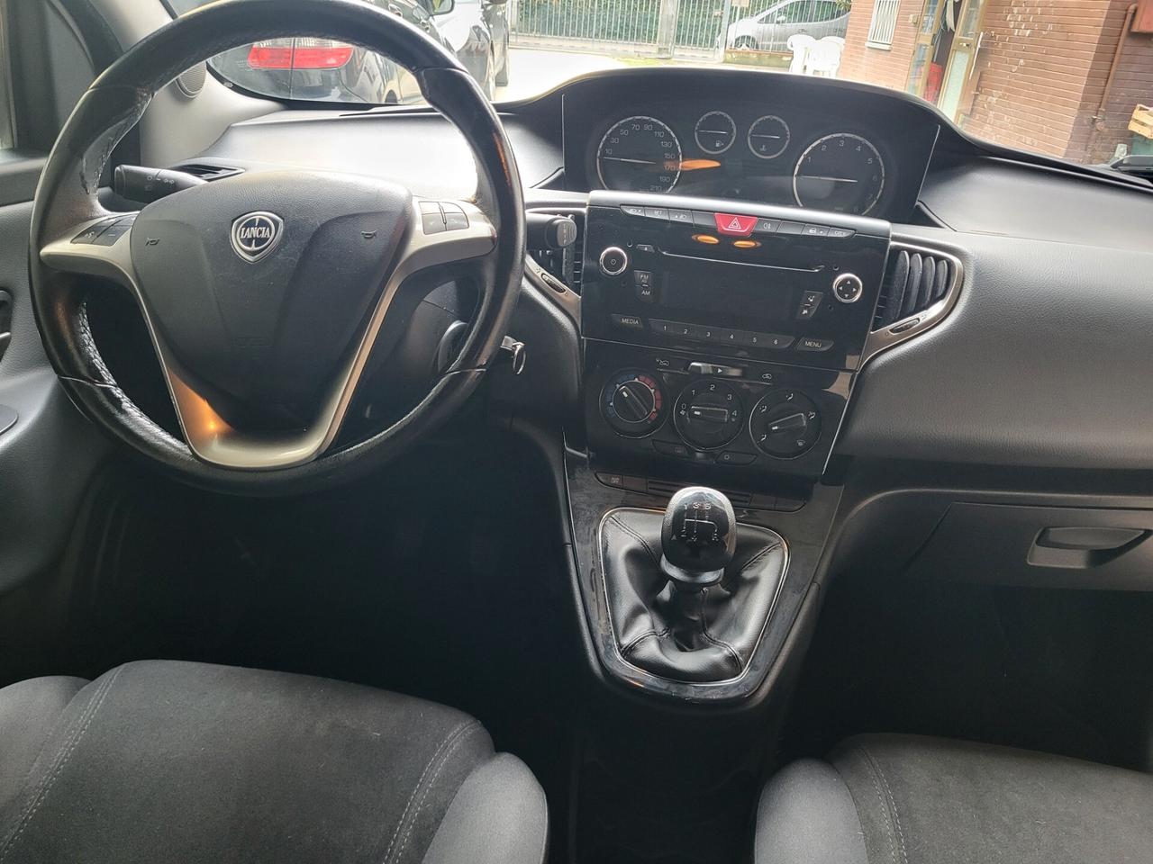 Lancia Ypsilon 1.2 69 CV 5 porte Gold