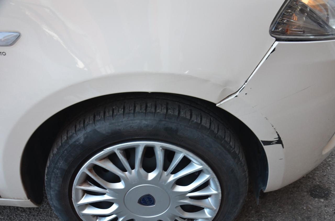 Lancia Ypsilon 1.2 69 CV 5 porte Gold
