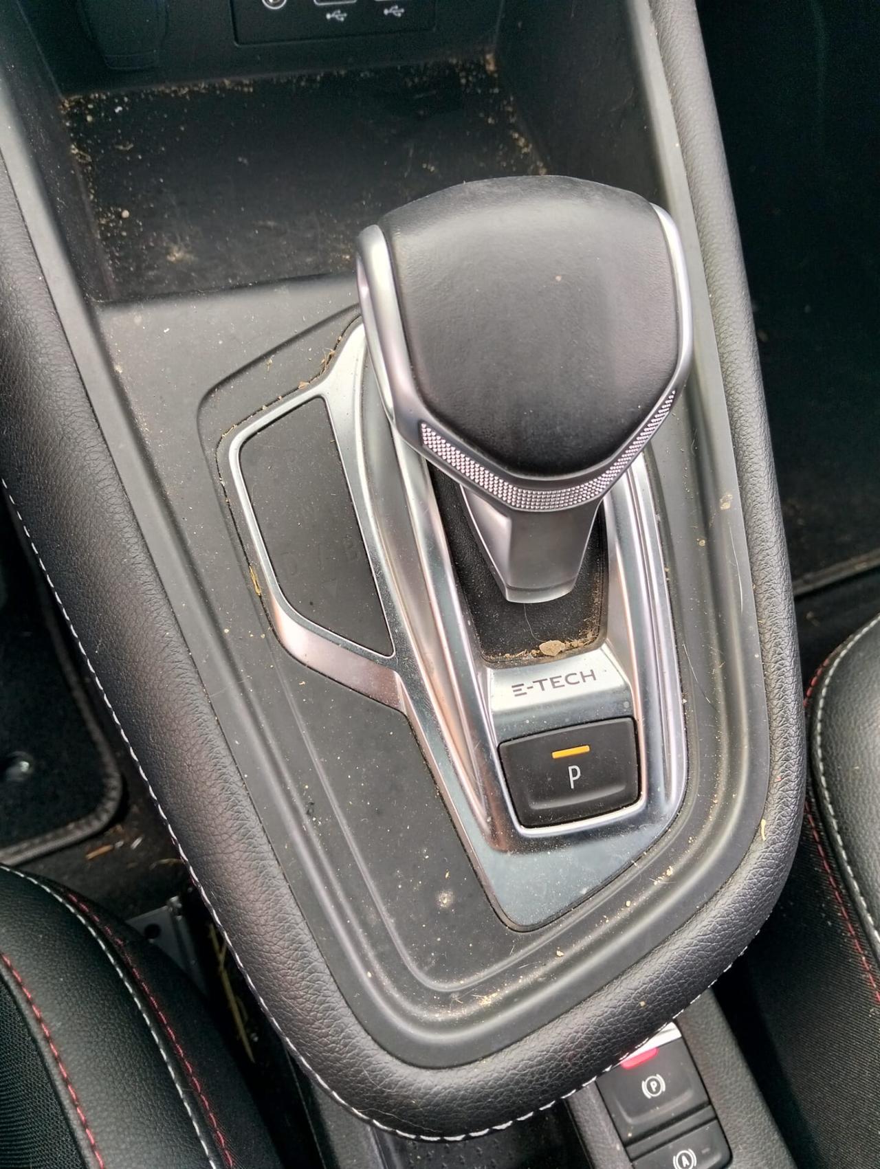 Captur Hybrid E-Tech 145cv RS Line 2022 SINISTRATA