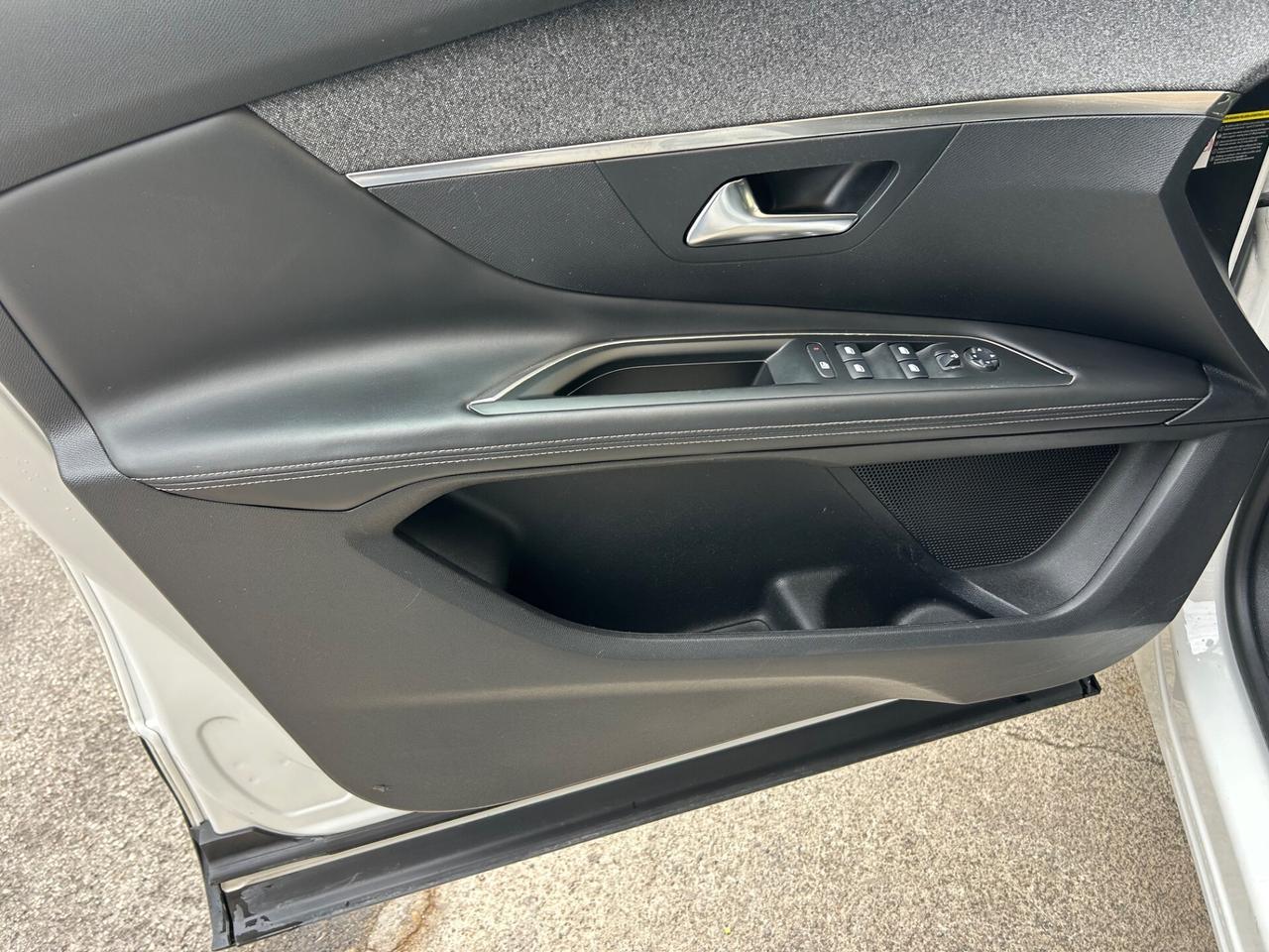 Peugeot 3008 BlueHDi 130 S&S EAT8 Allure