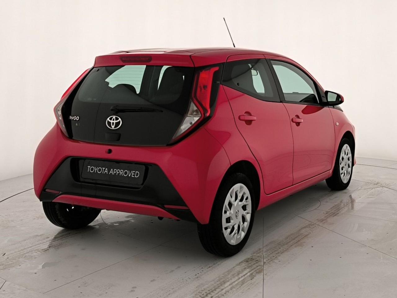 Toyota Aygo 5p 1.0 x-play 72cv