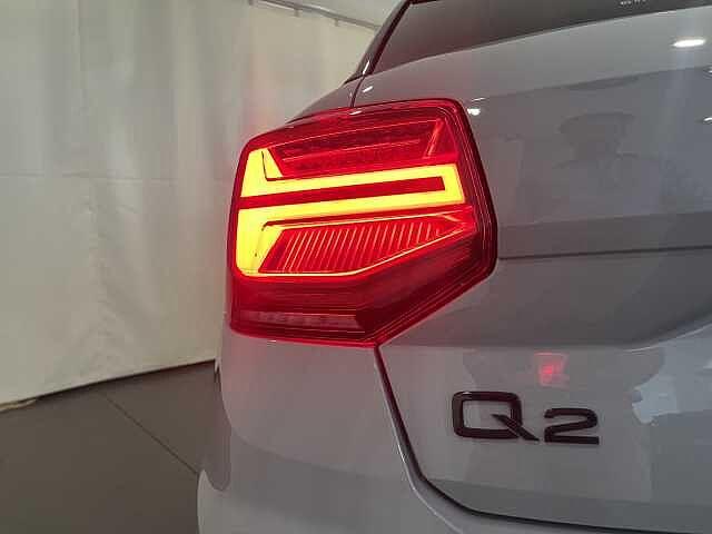 Audi Q2 35 TFSI S tronic Identity Black