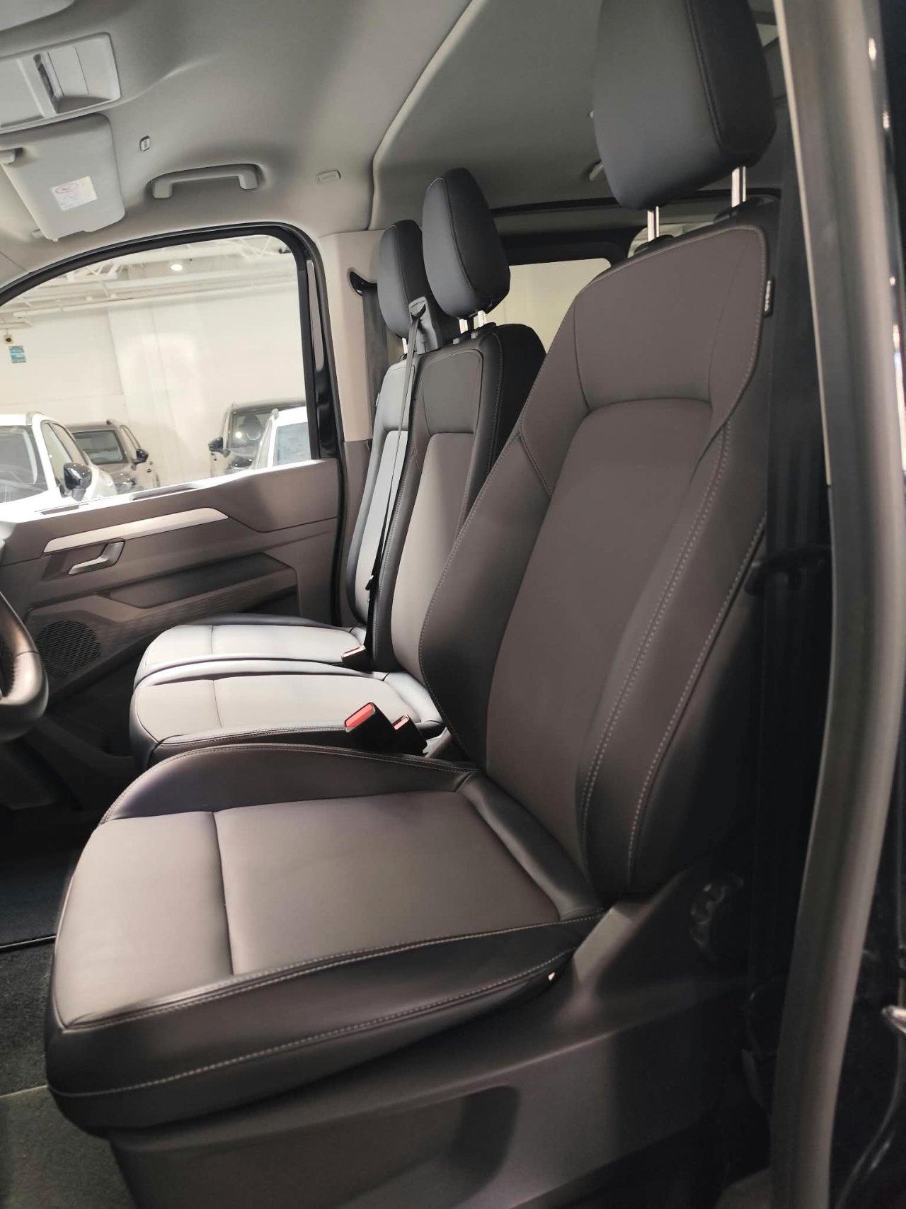 VOLKSWAGEN T7 Caravelle e-Caravelle Window Short Life electric 160kW 340 cv automatic 3100mm