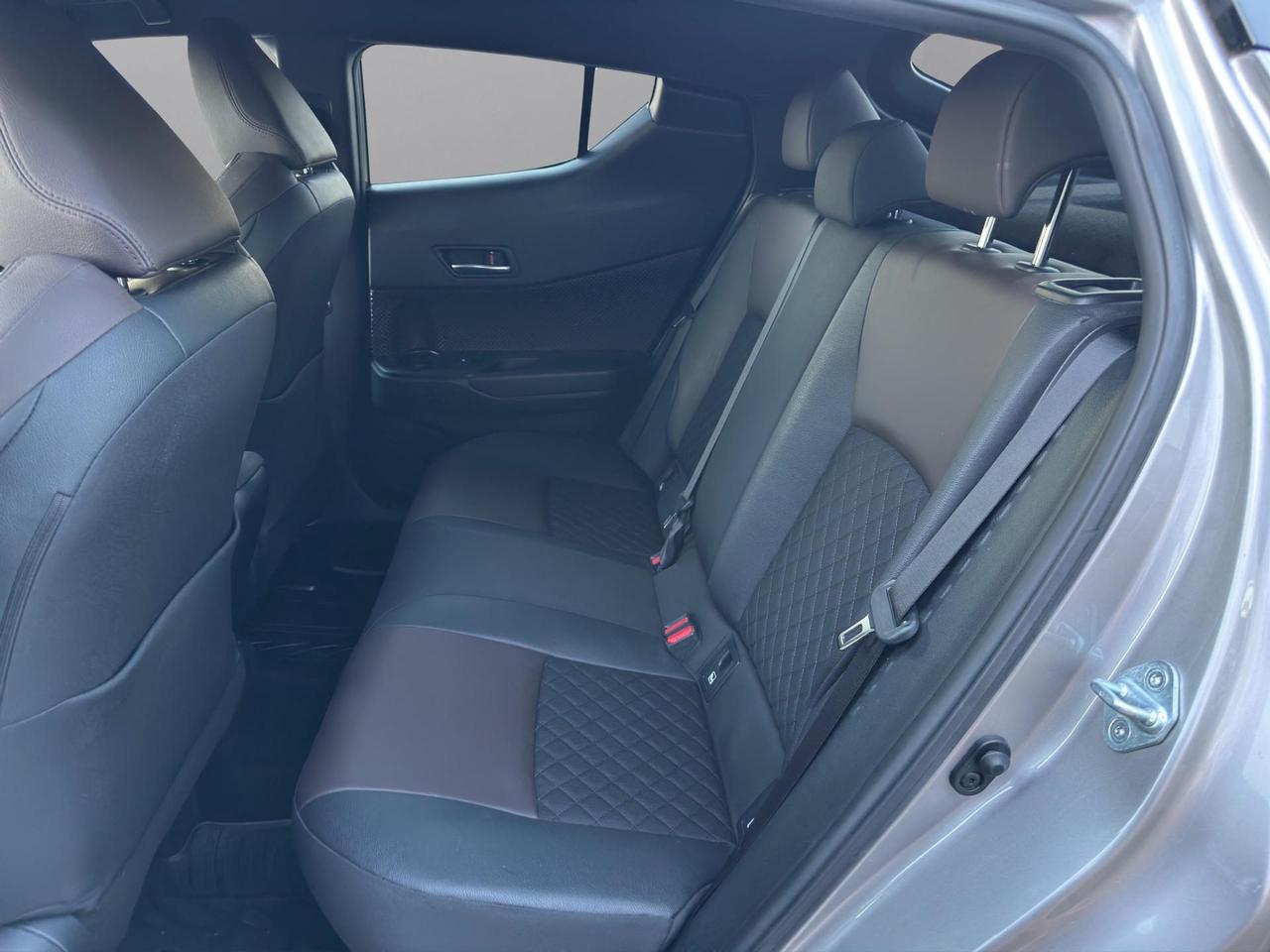 Toyota C-HR 1.8h Lounge e-cvt lounge