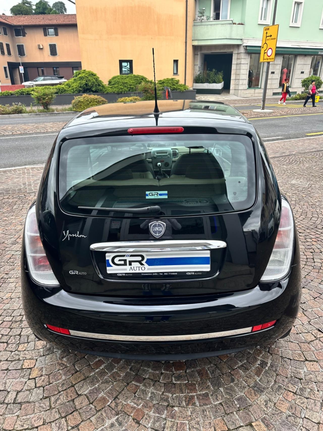 Lancia Ypsilon 1.4Bz 95Cv MomoDesign -Neopatentati
