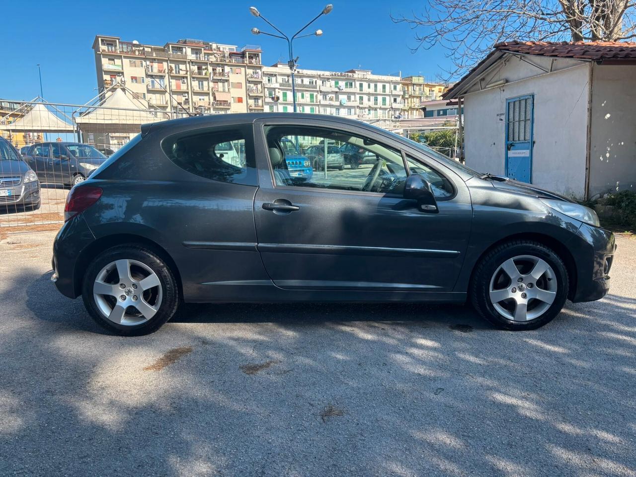 PEUGEOT 207 1.6 HDi 112CV Allure - 2011