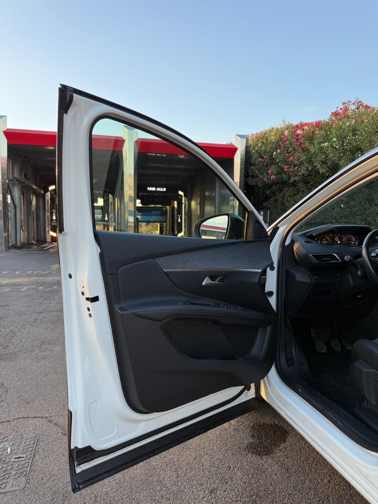 Peugeot 3008 BlueHDi 130 S&S Allure