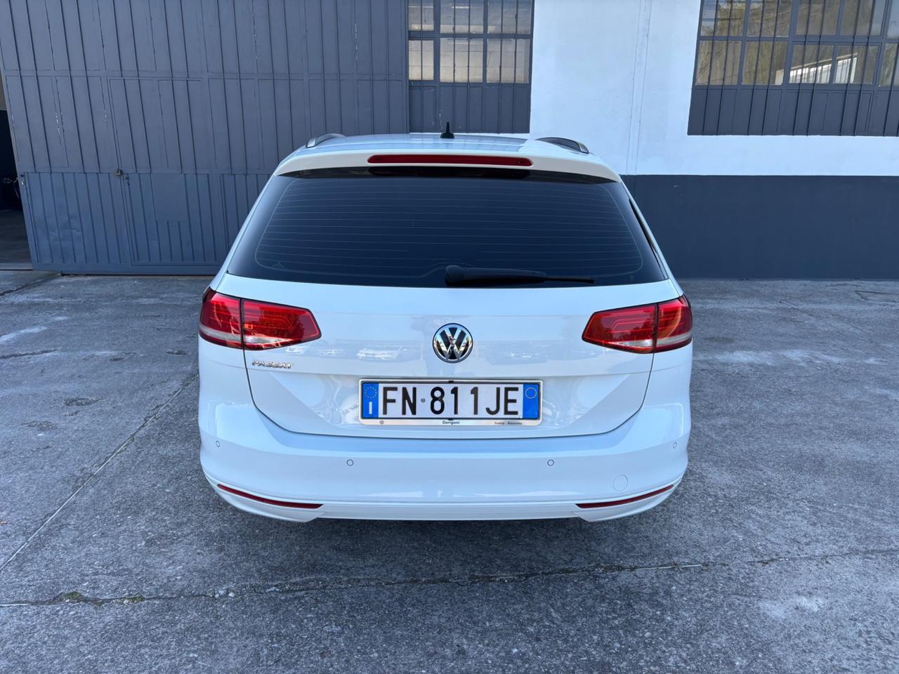 Volkswagen Passat 1.6 TDI. Garanzia. Neopatentati