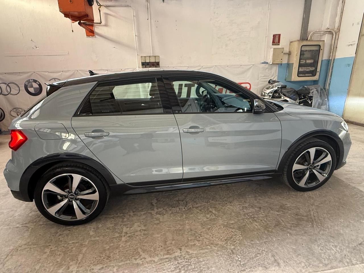 Audi A1 citycarver 30 TFSI Identity Contrast