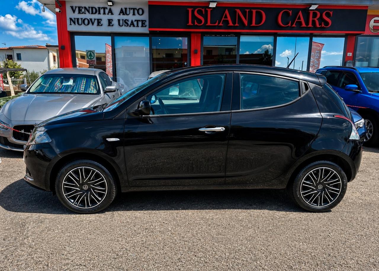 Lancia Ypsilon 1.0 Hybrid Gold 70cv